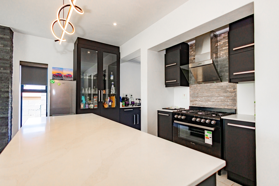 4 Bedroom Property for Sale in Oude Westhof Western Cape